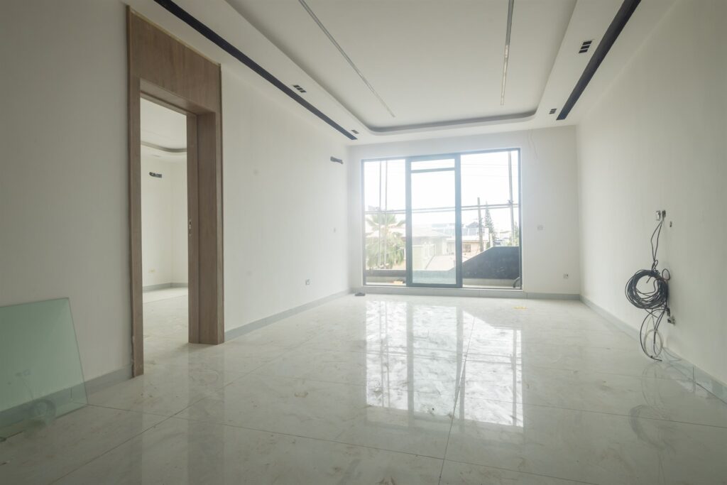 Brum Height 9: Unfurnished room with sliding glass doors and polished flooring